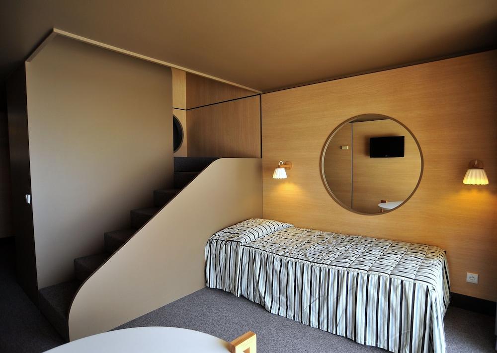 Hotel Axis Vermar Conference & 4*
