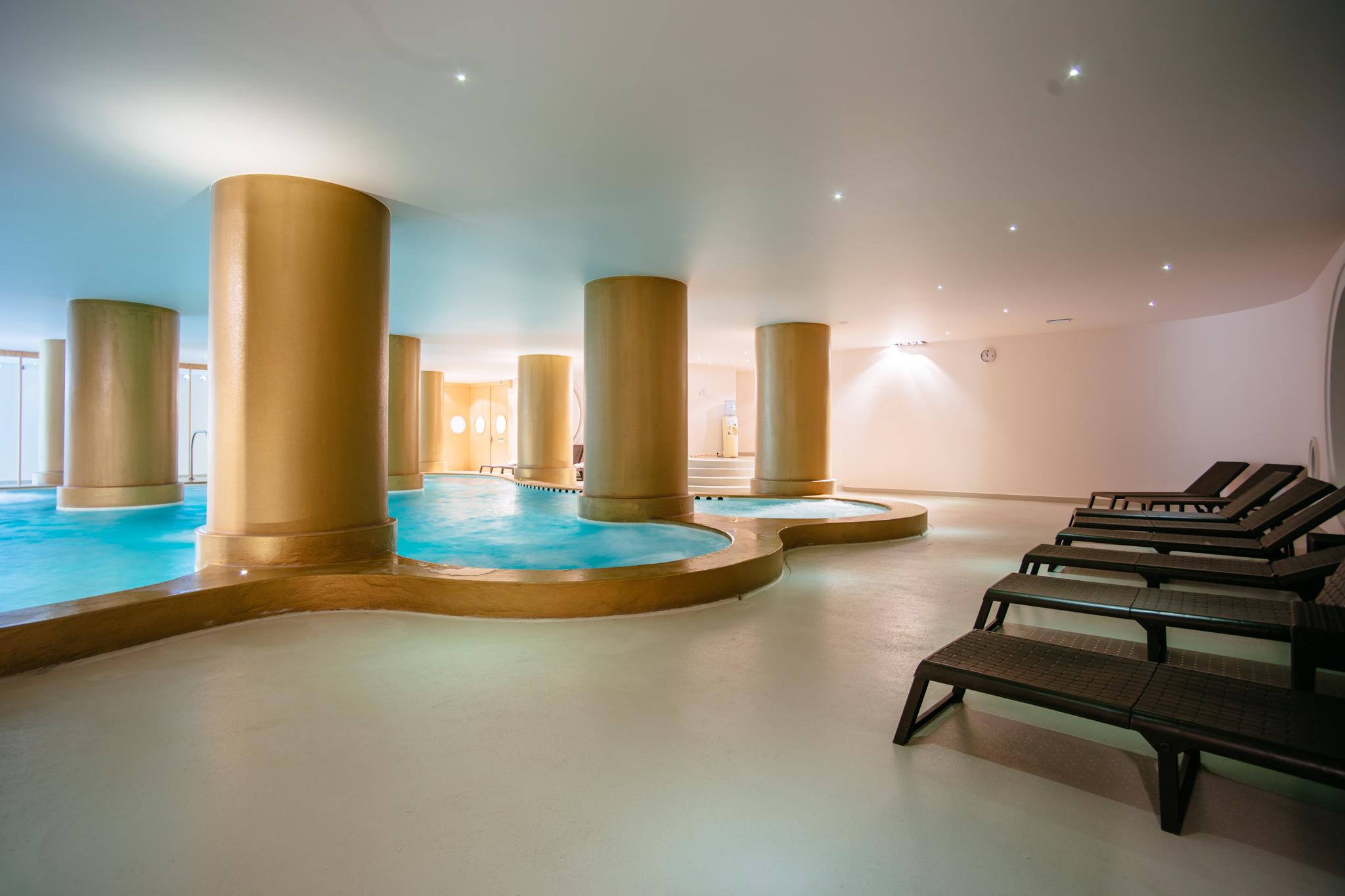 Axis Vermar Conference & 4*